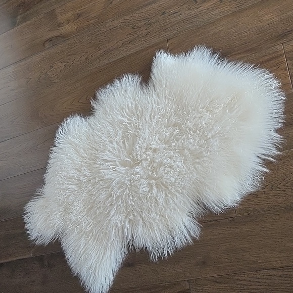 Mongolian Fur Rug - Picture 2 of 7